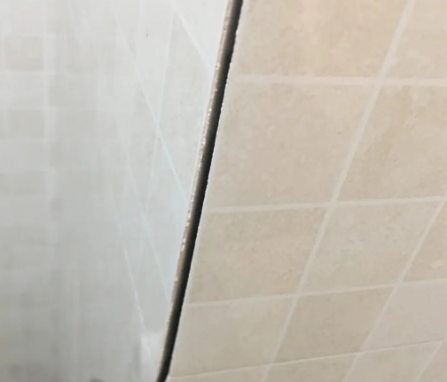 自贡市瓷砖空鼓维修公司分享阳台瓷砖脱落的修复过程可以分为以下几个步骤